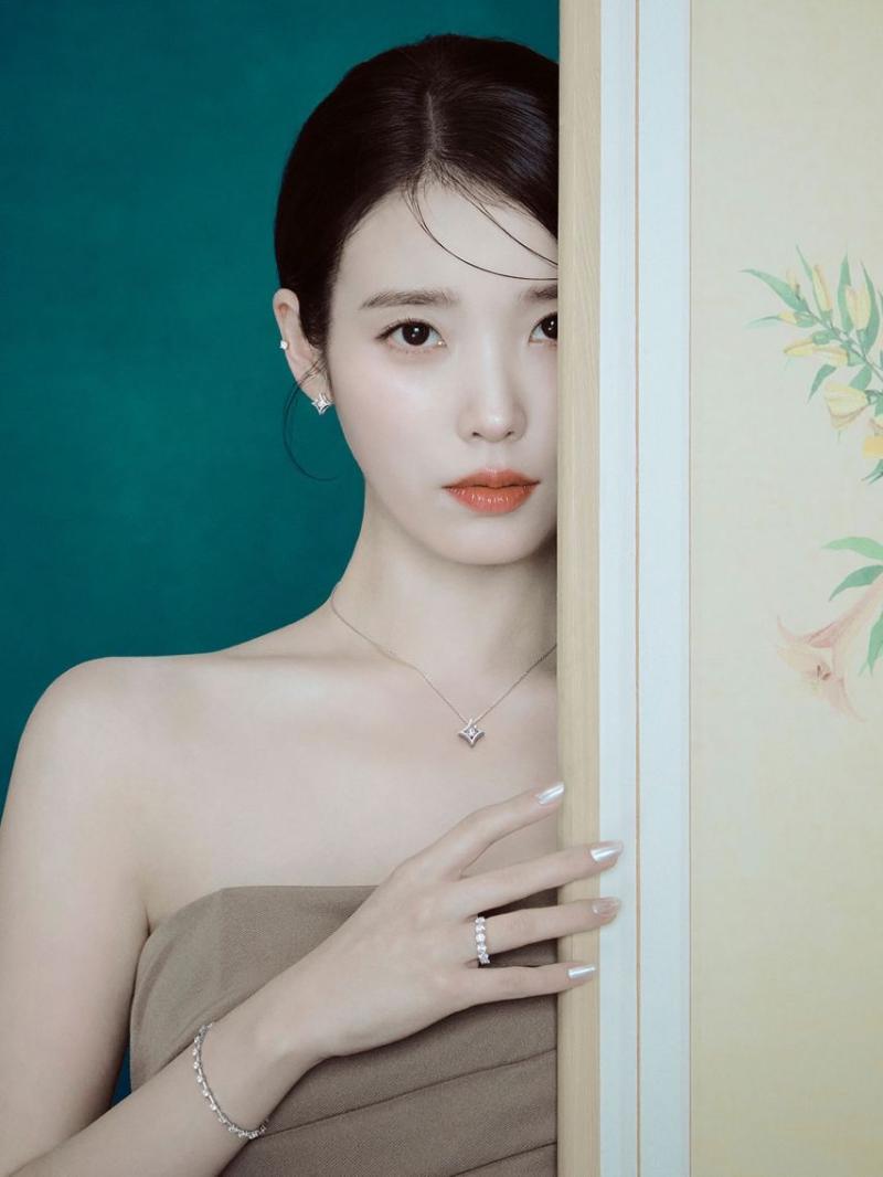 아이유 제이에스티나
