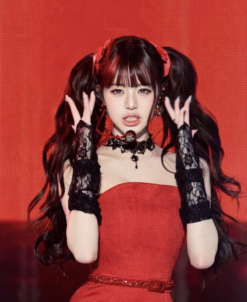 레드 오프숄더 아이브 장원영