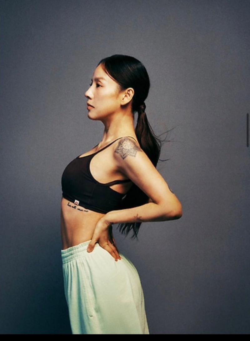 79 이효리 요가 화보.jpg