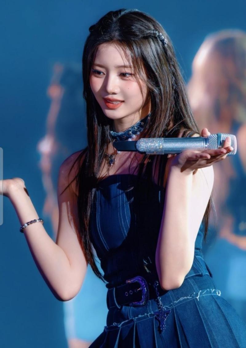 베이비몬스터 로라