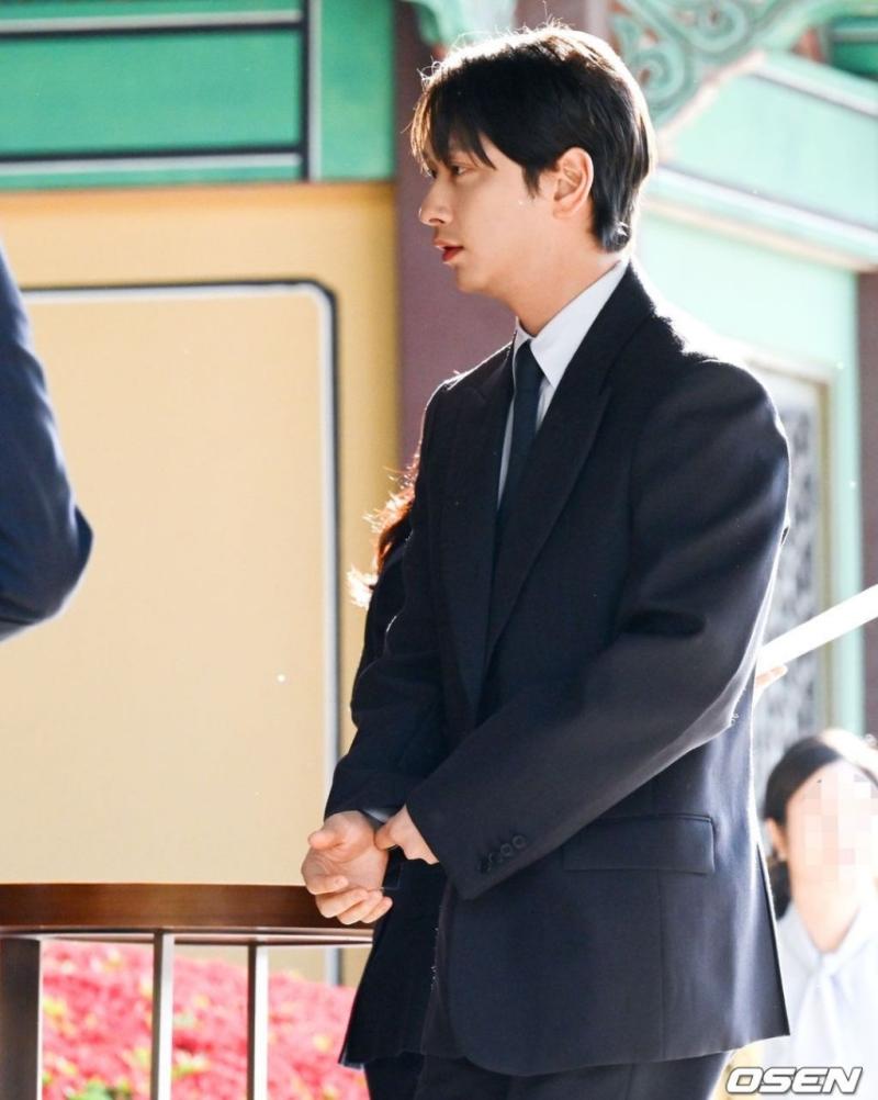 옥택연 결혼식에 참석하는 2PM.jpg