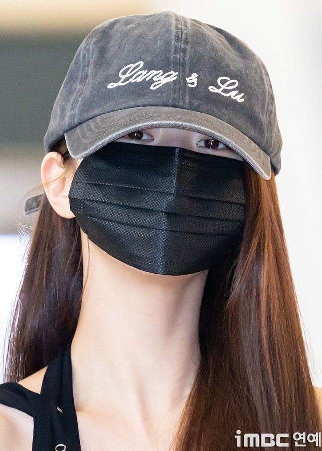 장원영 어제 마스크 착용 사진