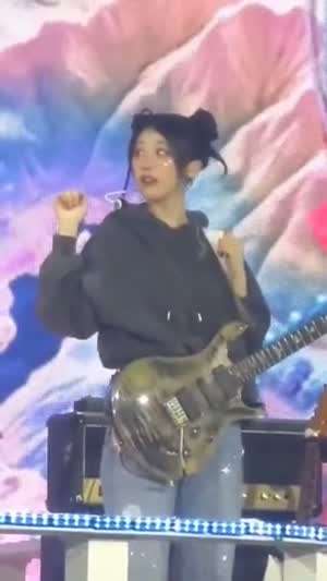 QWER 하나