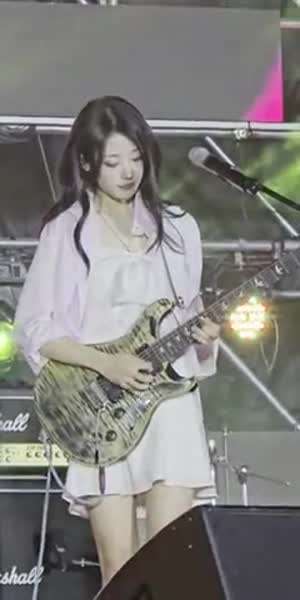QWER 히나