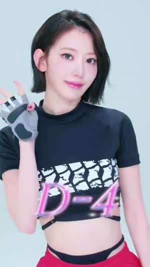 팬티끈 살짝 보이는 르세라핌 사쿠라 D-4