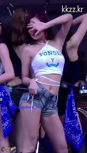 요염한 키스오브라이프 쥴리