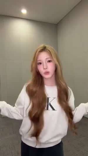 하츠투하츠 유하, 에이나