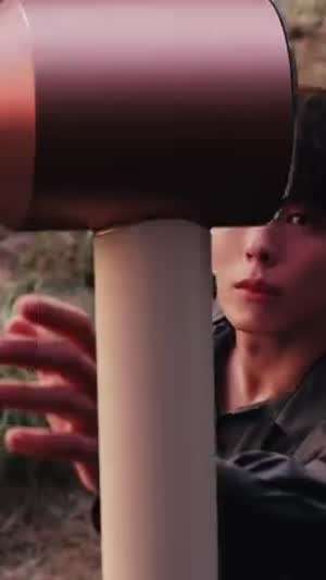 오늘자 공개된 배우 박보검 다이슨 드라이기 광고.MP4