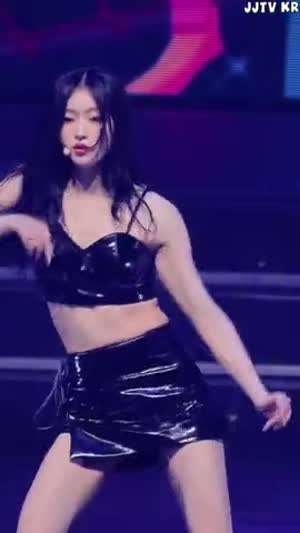 에나멜 브라탑 치마 슬랜더 몸매 오마이걸 유아