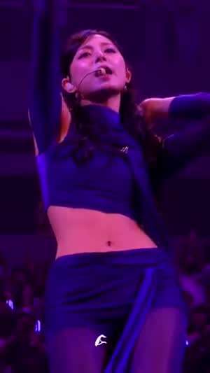 시스루로 살짝 비쳐서 더 섹시한 트와이스 쯔위 뒤태 허리라인