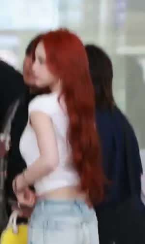 하츠투하츠 이안 볼륨감 있는 흰티 청바지 공항패션.mp4