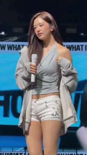 한뼘짜리 핫팬츠 입은 핫바디 아이브 안유진