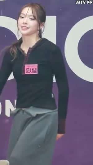 피프티피프티 문샤넬 블랙 봉긋티 지퍼연 바지.mp4