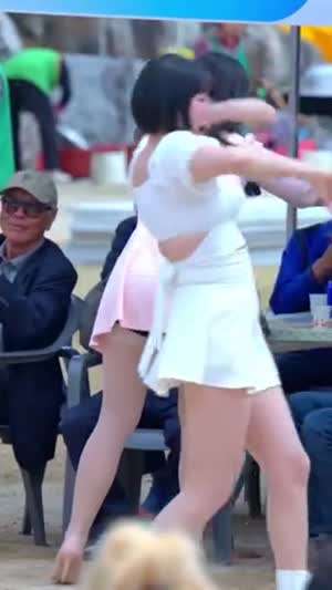 김유선 속바지가 다 보이네