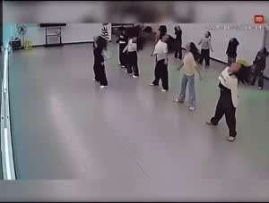 댄스학원 대참사.gif
