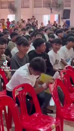 태국 병역 현장에서 기절한 남자
