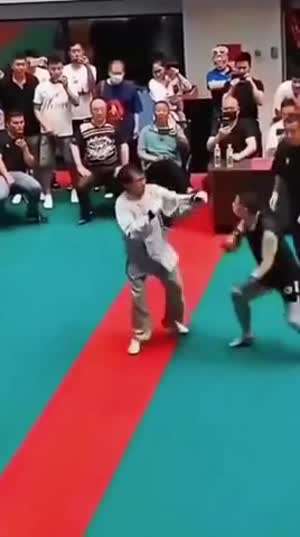 쿵후 고수 vs UFC 경력 1년