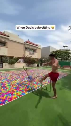 풀장 WWE 놀이해주는 아빠